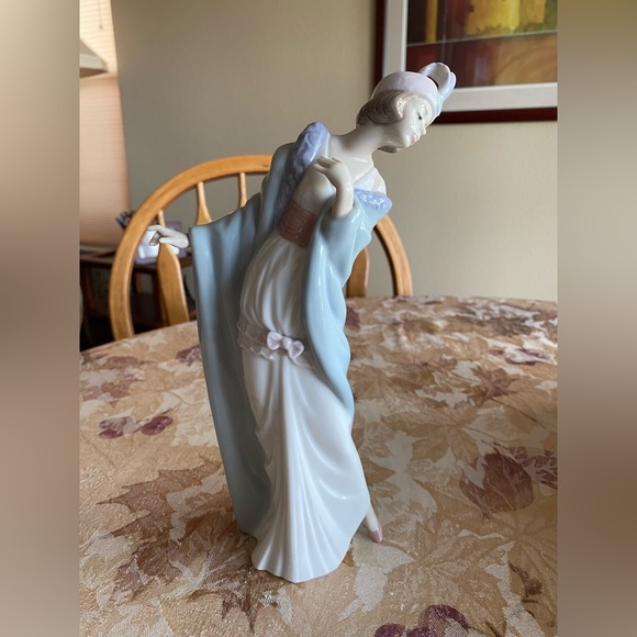 RETIRED 1998 ‘THE FLIRT LLADRO’ PORCELAIN FIGURINE- Item#01005789 - Picture 11 of 14